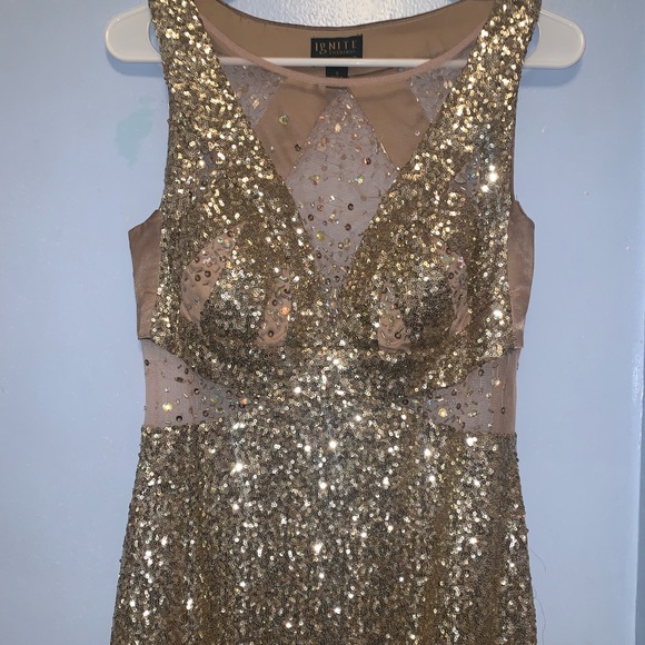 FLAWLESS GOLD DRESS SIZE 8 SEQUINS ALL THROUGHOUT! - Picture 1 of 5